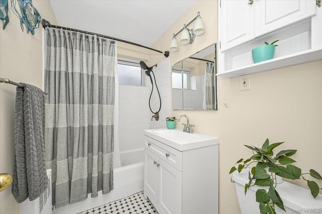 32 Pearsall Avenue 3F, Glen Cove, NY 11542