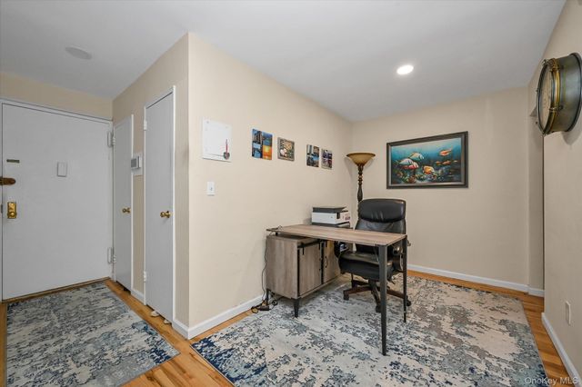 32 Pearsall Avenue 3F, Glen Cove, NY 11542