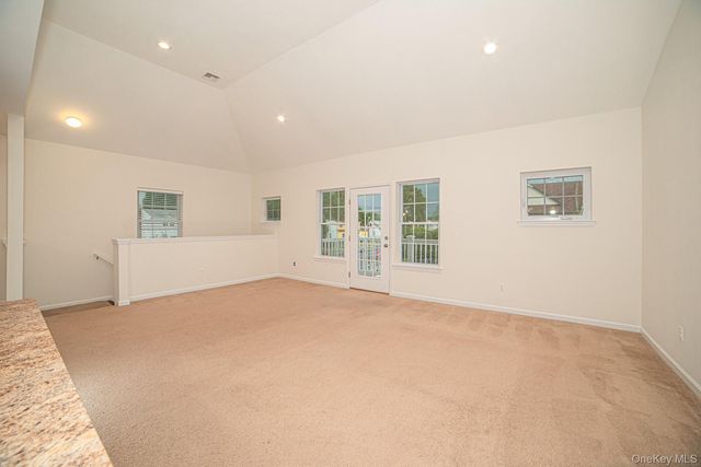 975 Main Street 13, Farmingdale, NY 11735