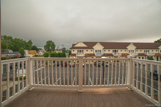 975 Main Street 13, Farmingdale, NY 11735