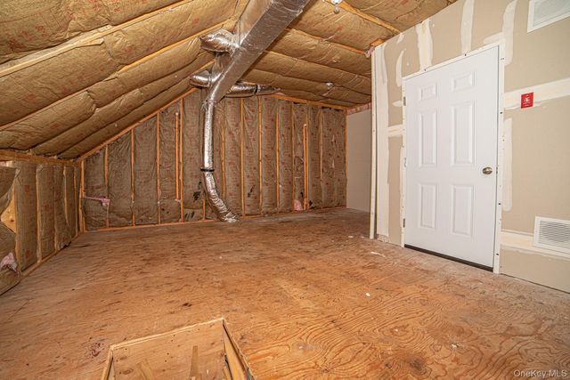 975 Main Street 13, Farmingdale, NY 11735