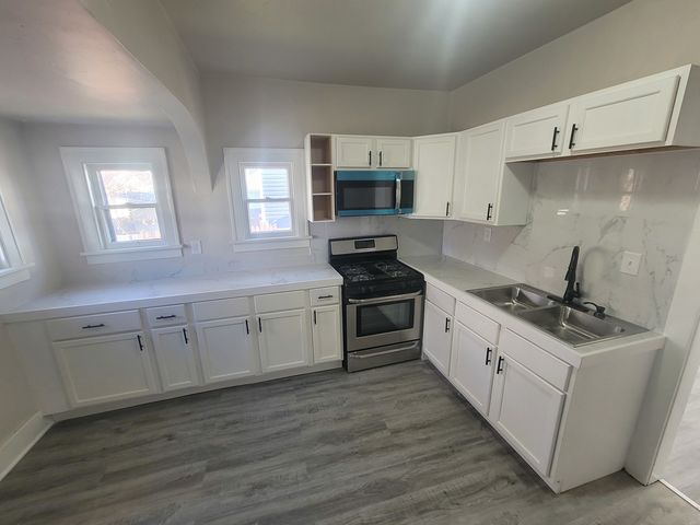 550 5th Avenue, Aurora, IL 60505