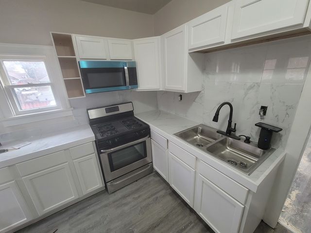 550 5th Avenue, Aurora, IL 60505