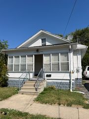 550 5th Avenue, Aurora, IL 60505