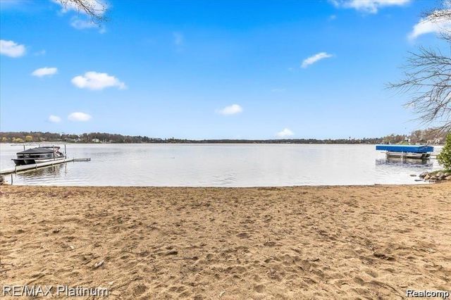 3186 Aspen Ridge Court, Howell, MI 48843