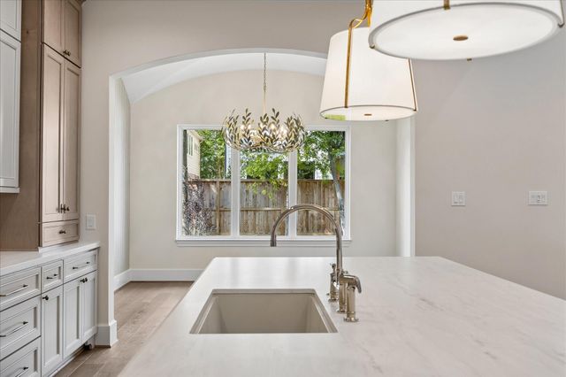 1018 Rosepoint Street, Houston, TX 77018