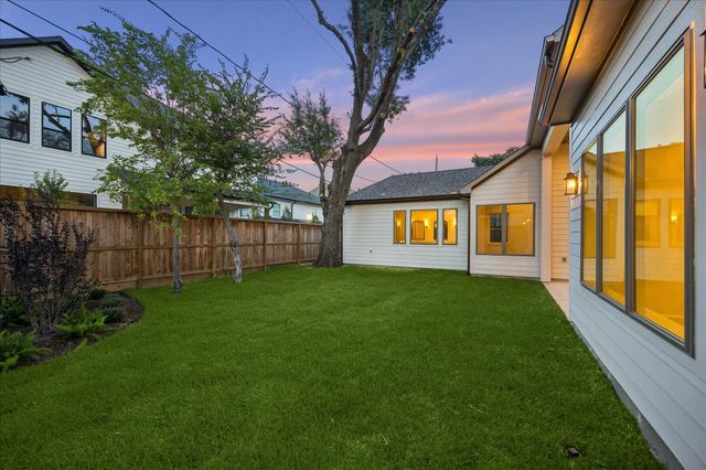 1018 Rosepoint Street, Houston, TX 77018