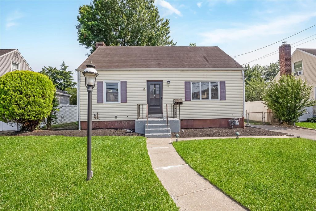 18 Sullivan Road, Farmingdale, NY 11735
