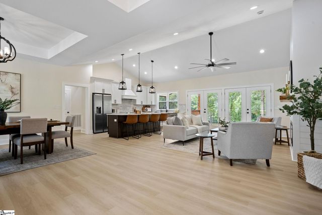 9 Dahlgreen Lane, Taylors, SC 29687
