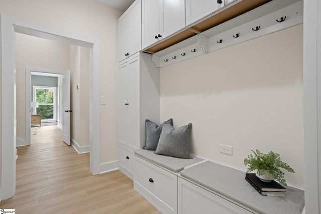 9 Dahlgreen Lane, Taylors, SC 29687