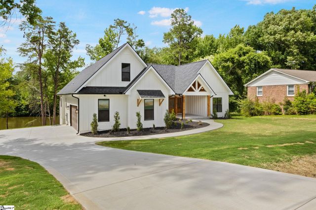 9 Dahlgreen Lane, Taylors, SC 29687