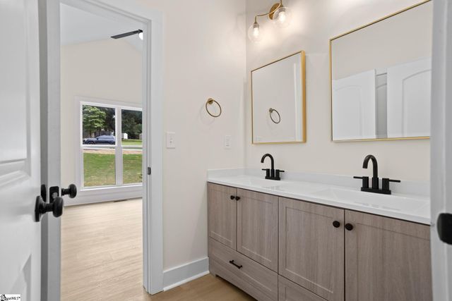 9 Dahlgreen Lane, Taylors, SC 29687