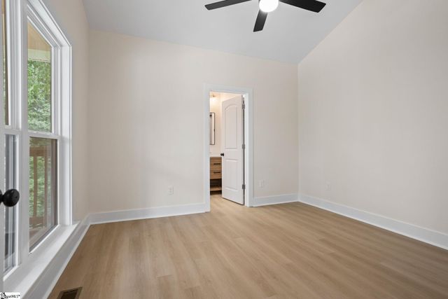 9 Dahlgreen Lane, Taylors, SC 29687