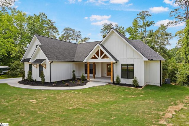 9 Dahlgreen Lane, Taylors, SC 29687