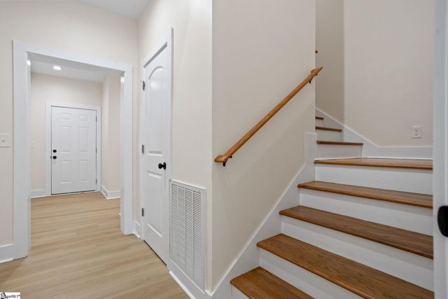 9 Dahlgreen Lane, Taylors, SC 29687