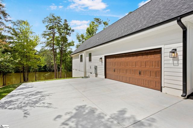 9 Dahlgreen Lane, Taylors, SC 29687