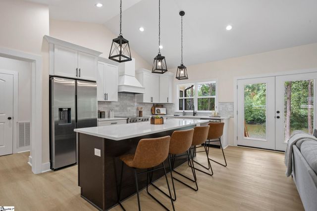 9 Dahlgreen Lane, Taylors, SC 29687