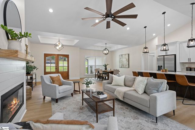 9 Dahlgreen Lane, Taylors, SC 29687