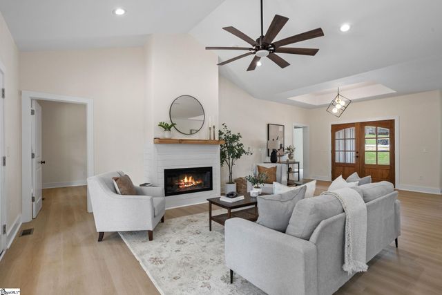 9 Dahlgreen Lane, Taylors, SC 29687