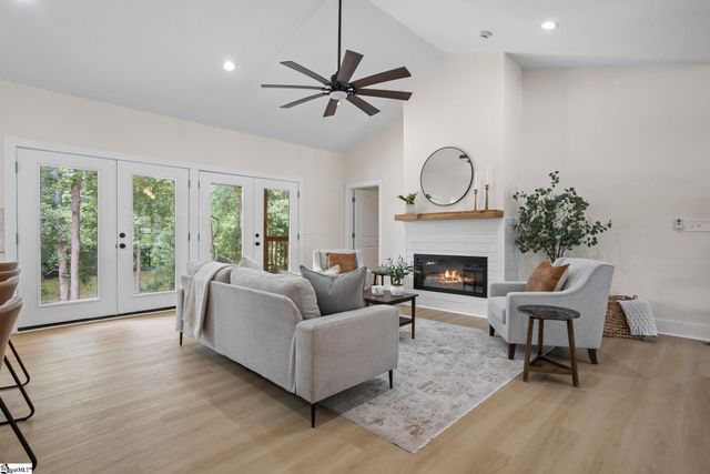 9 Dahlgreen Lane, Taylors, SC 29687