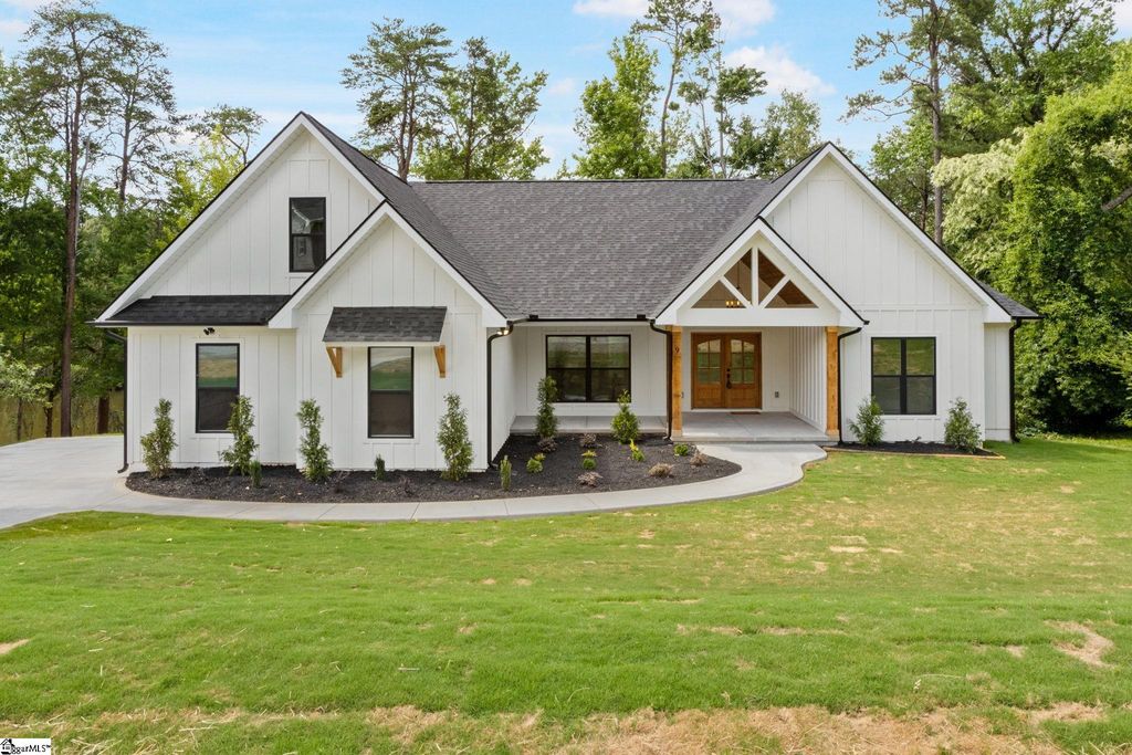 9 Dahlgreen Lane, Taylors, SC 29687