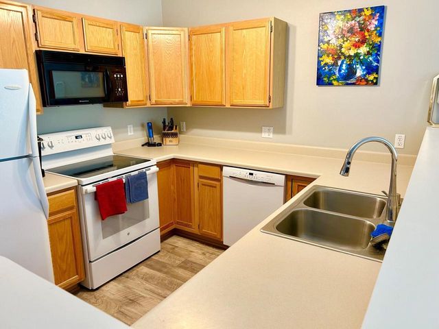 S77W19593 Lakewood DRIVE, Muskego, WI 53150