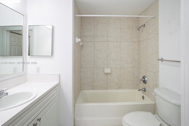 6861 SW 44th St 109, Miami, FL 33155