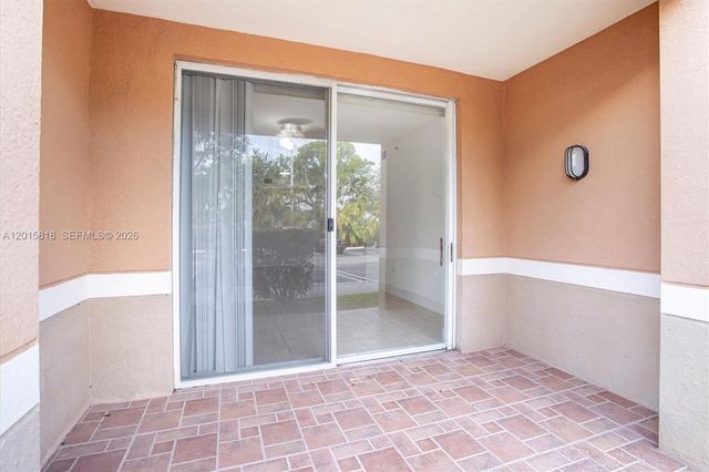 6861 SW 44th St 109, Miami, FL 33155