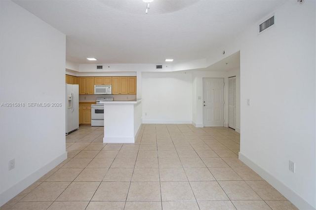 6861 SW 44th St 109, Miami, FL 33155