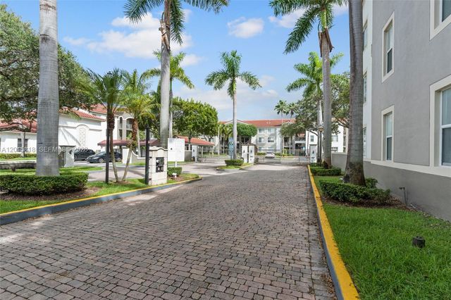 6861 SW 44th St 109, Miami, FL 33155