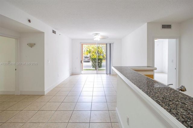 6861 SW 44th St 109, Miami, FL 33155