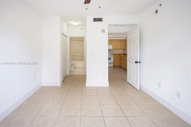 6861 SW 44th St 109, Miami, FL 33155