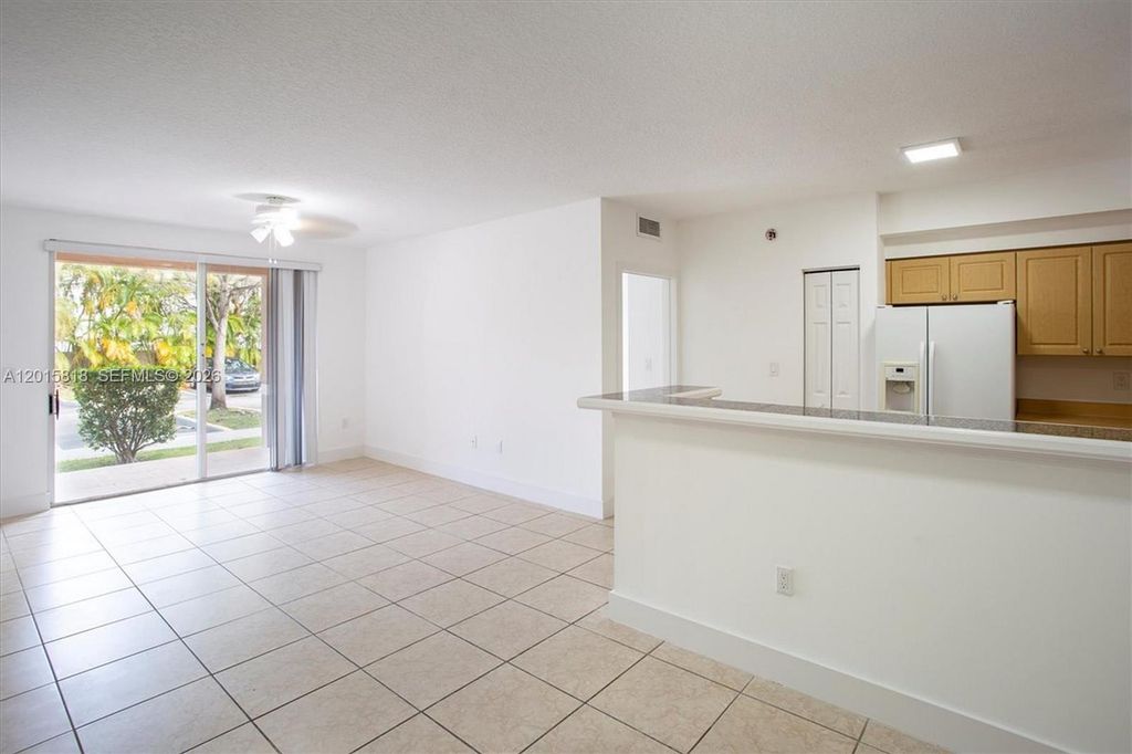 6861 SW 44th St 109, Miami, FL 33155
