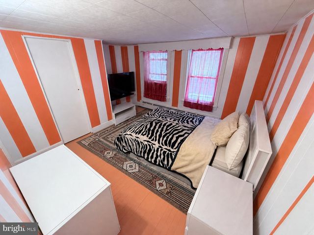 5 N MORRIS ST, Saint Clair, PA 17970