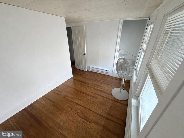 5 N MORRIS ST, Saint Clair, PA 17970