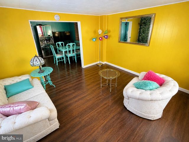 5 N MORRIS ST, Saint Clair, PA 17970