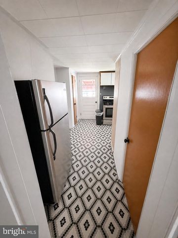 5 N MORRIS ST, Saint Clair, PA 17970