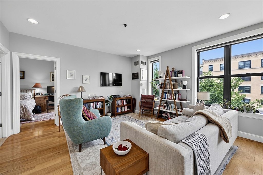 1723 Washington St 302, Boston, MA 02118