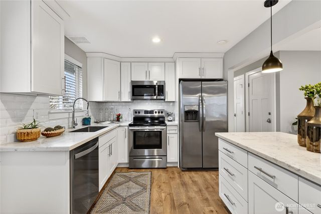 3235 38th Avenue SW, Seattle, WA 98126