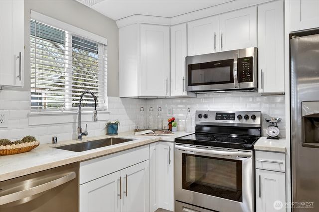 3235 38th Avenue SW, Seattle, WA 98126