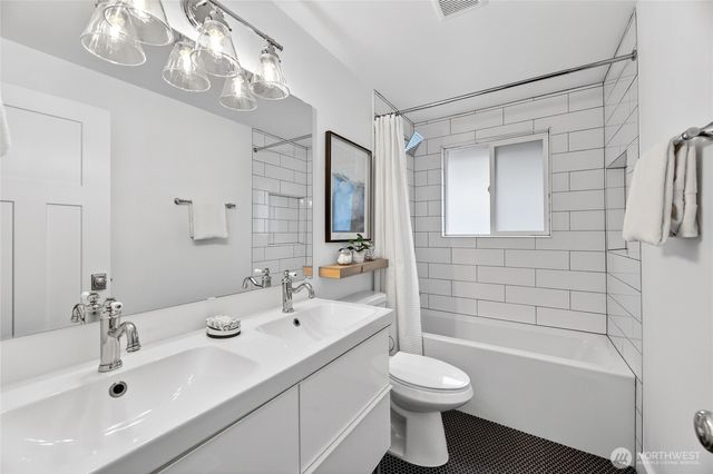 3235 38th Avenue SW, Seattle, WA 98126