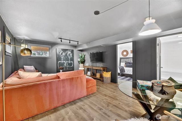 3235 38th Avenue SW, Seattle, WA 98126