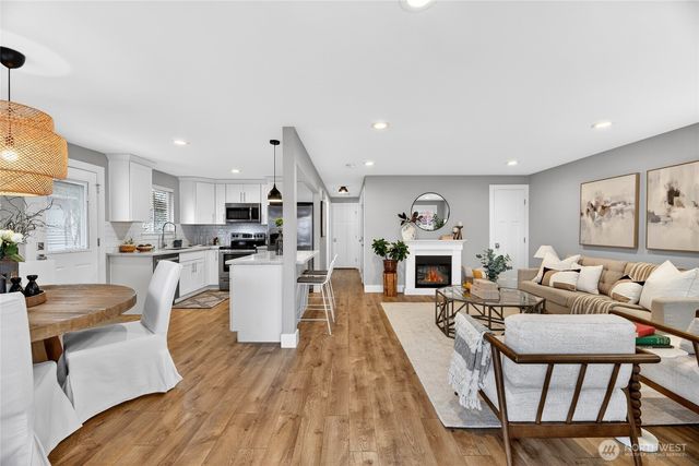 3235 38th Avenue SW, Seattle, WA 98126