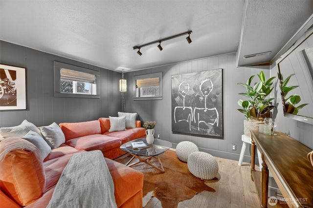 3235 38th Avenue SW, Seattle, WA 98126