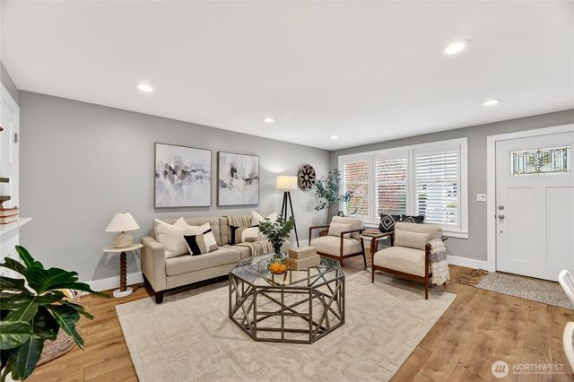 3235 38th Avenue SW, Seattle, WA 98126