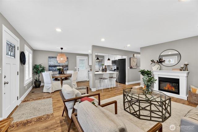 3235 38th Avenue SW, Seattle, WA 98126