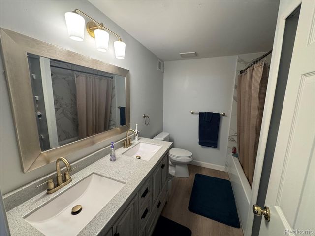 1764 Brentwood Drive, Troy, MI 48098
