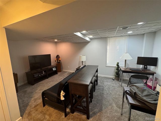 1764 Brentwood Drive, Troy, MI 48098