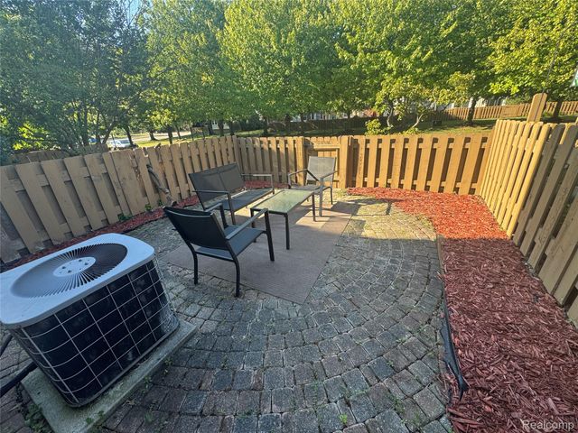 1764 Brentwood Drive, Troy, MI 48098