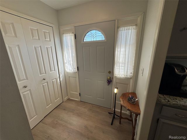1764 Brentwood Drive, Troy, MI 48098